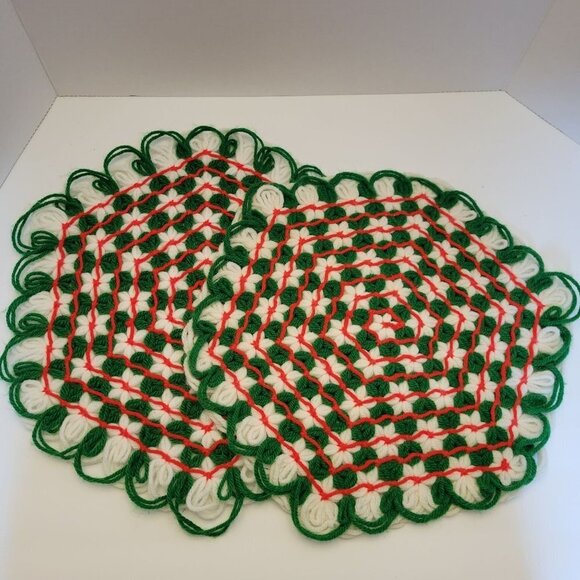 Christmas Themed Green Red & White Handmade Knit Yarn Table Tops / Placemats - Picture 1 of 5